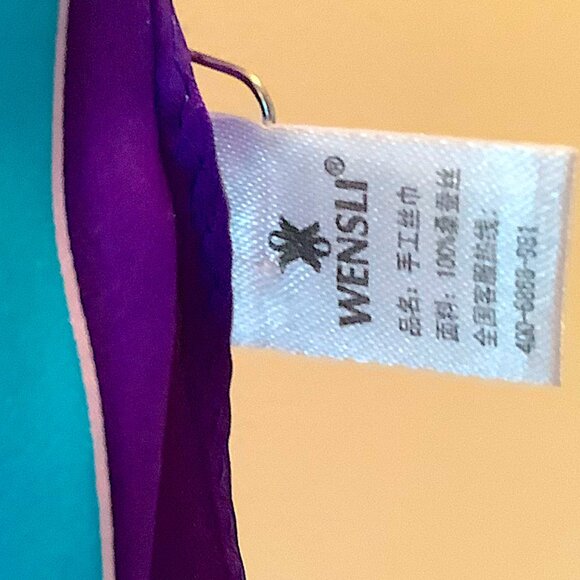 WENSLI scarf -  floral pattern, 44.5 x 44 inches 100% silk, China - Picture 10 of 11